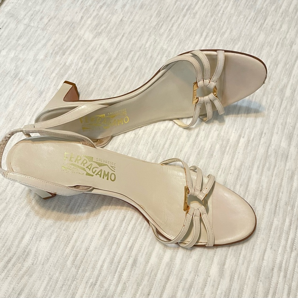 Euc Salvatore ferragamo kitten heel sling back sandals 8 / 8.5